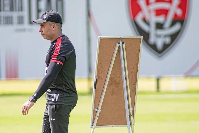 Treinador vive turbulência neste momento da temporada