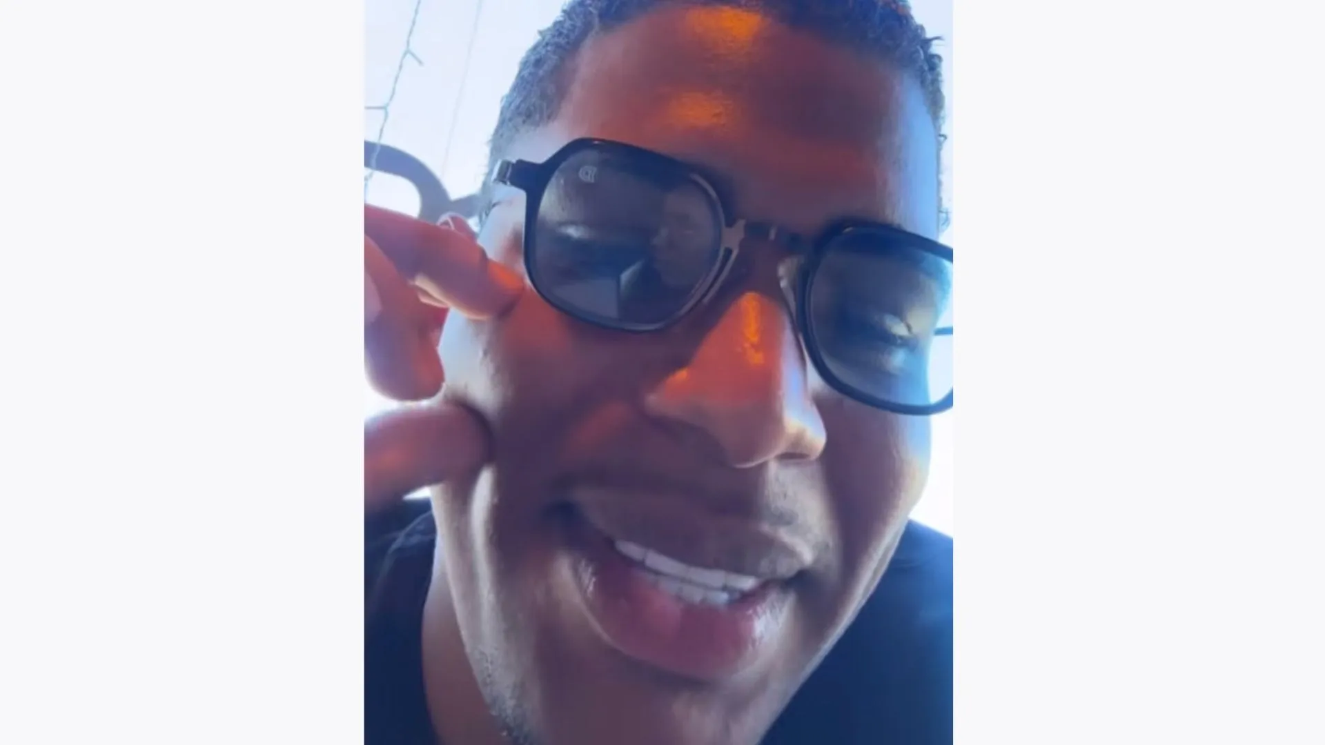 Laís apareceu no reflexo do óculos de Isaac Fradique