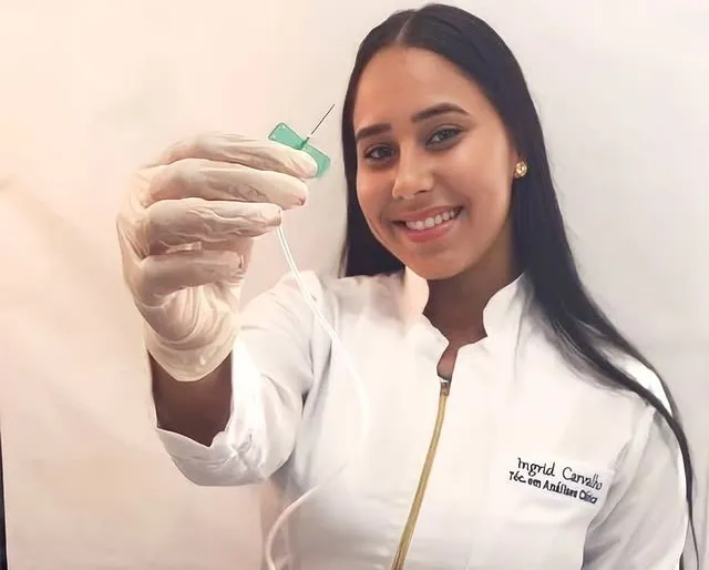Ingrid Rebeca é técnica de análises clinicas