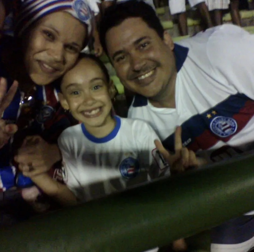 Ingrid acompanhada dos pais