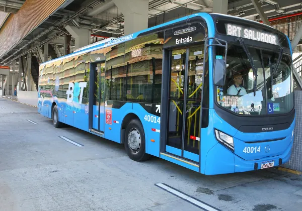 Rodoviários do BRT de Salvador fazem paralisação