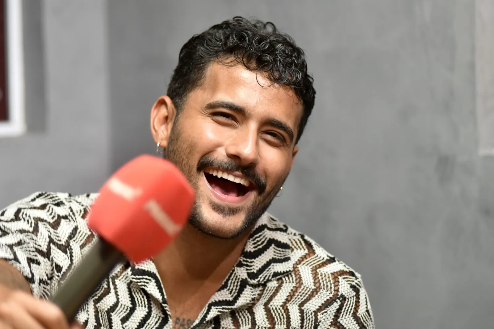 Lucas Pizane aposta na vitória de Ana Paula