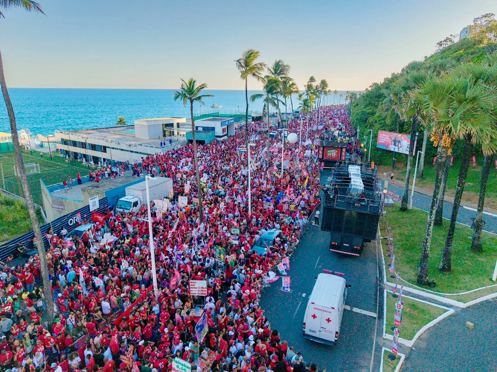 Caminhada lotou de apoiadores do presidente Lula
