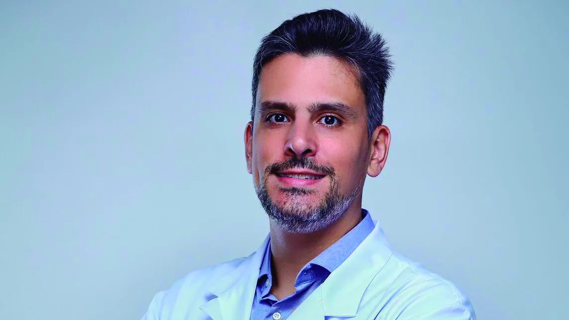 Adriano Caldeira é urologista