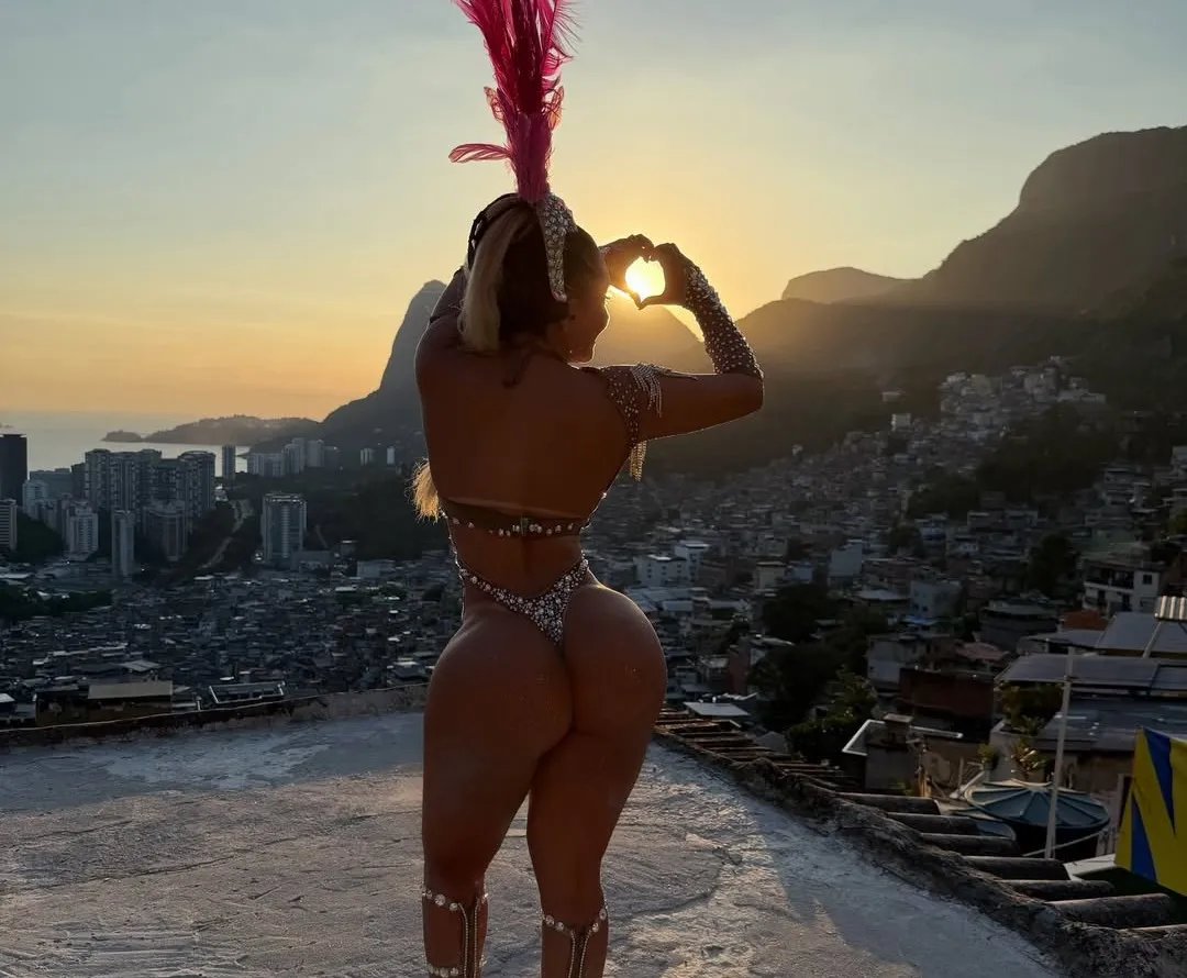 Imagem ilustrativa da imagem Musa do Cerro, blogueira internacional posta fotos ousadas no Brasil