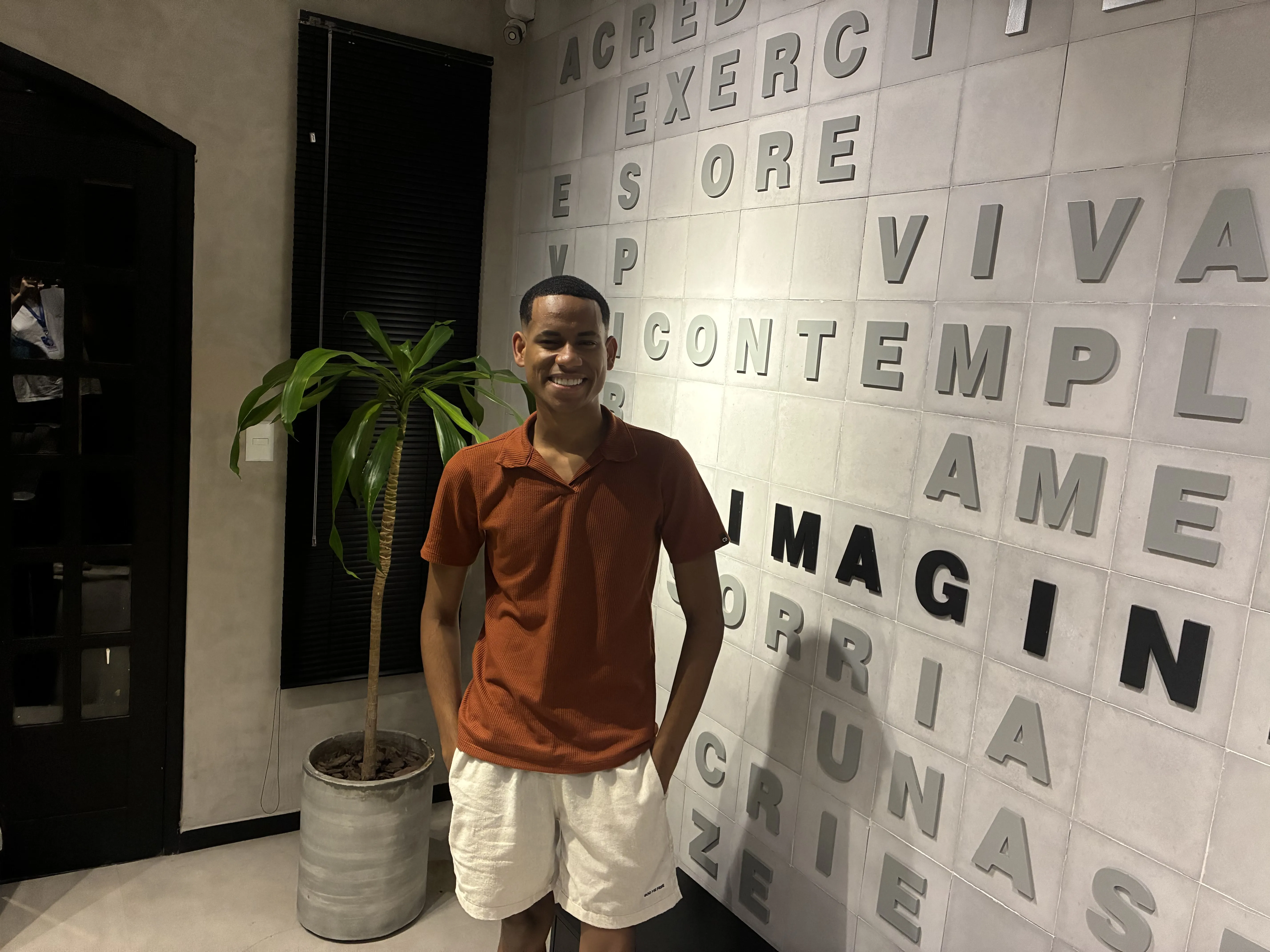 Cantor admitiu ser fã de Simone Mendes