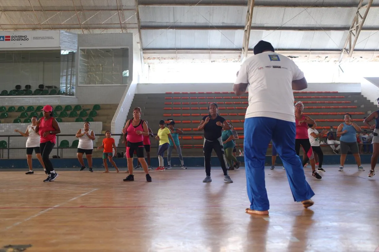 Aulas de dança fazem a alegria da galera