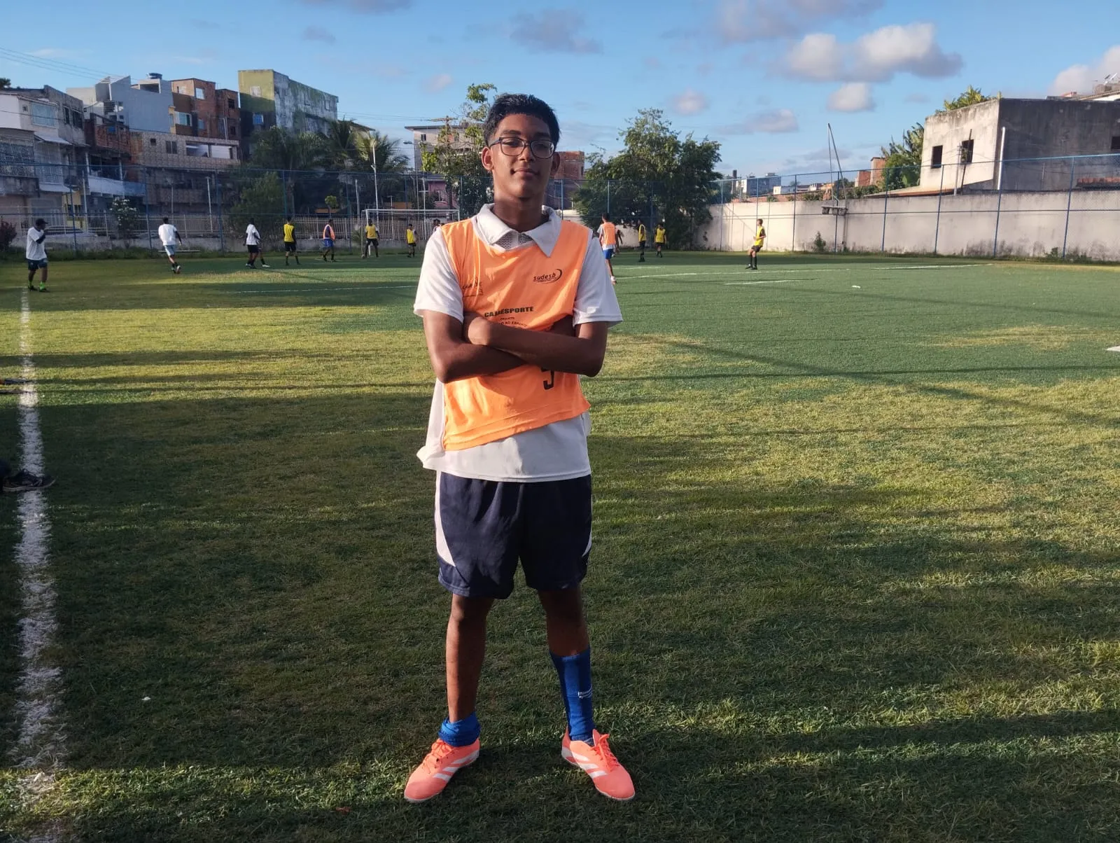 Gustavo sonha em ser jogador de futebol e mostra seu talento através do projeto