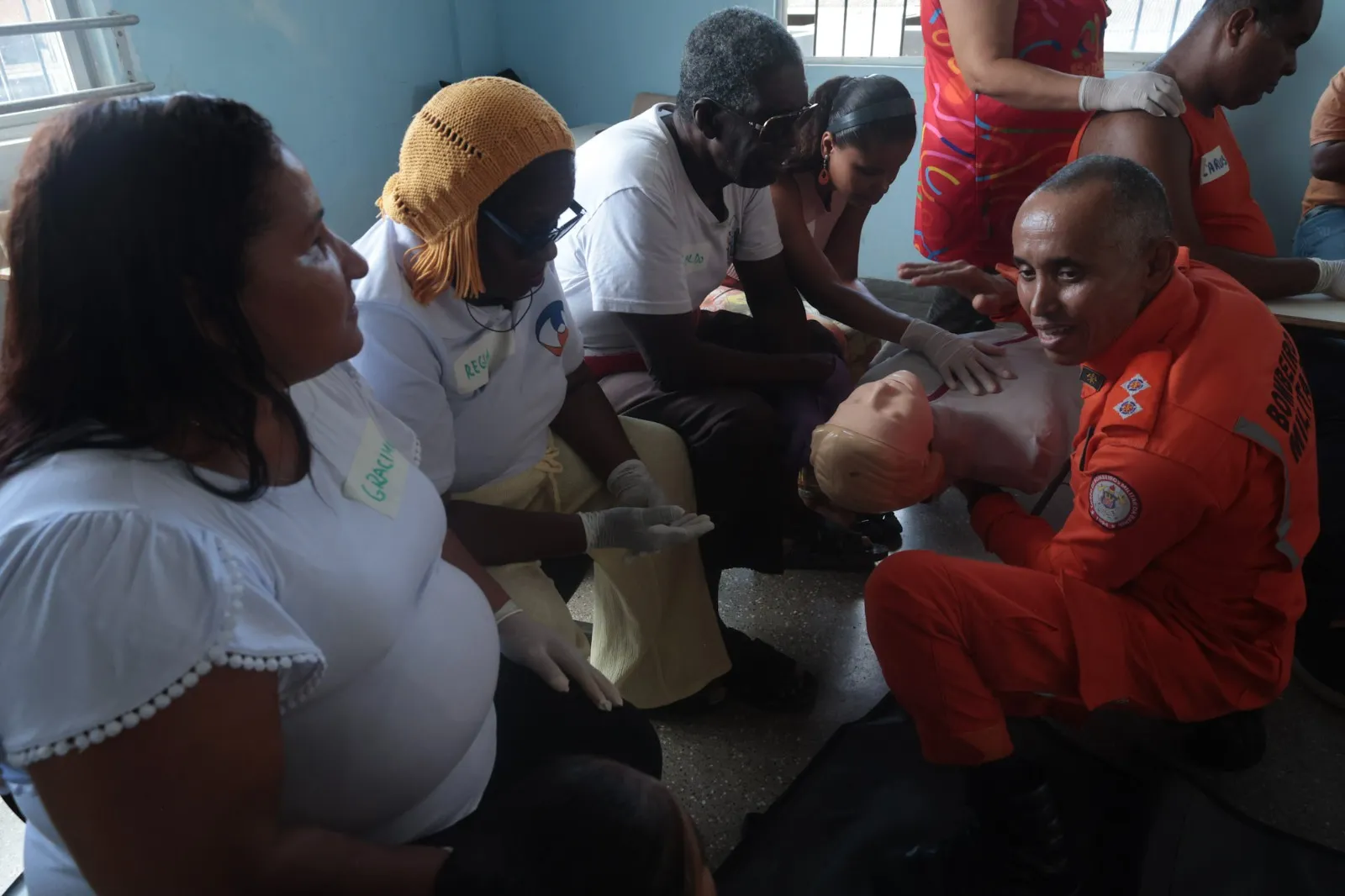 Imagem ilustrativa da imagem Pessoas cegas aprendem técnicas de primeiros socorros em Salvador