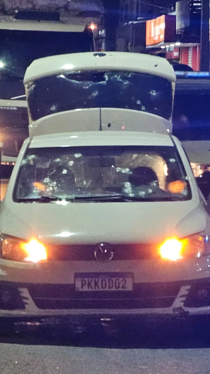 Criminosos estavam em um carro modelo Gol branco