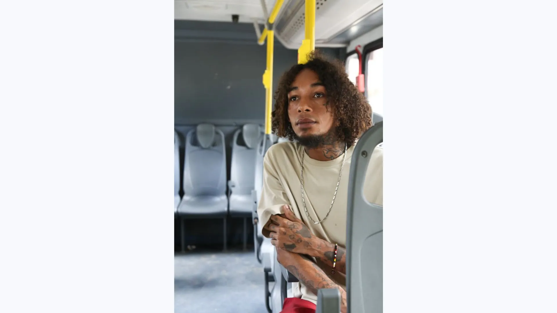 Imagem ilustrativa da imagem Poetas de rua resistem por amor às rimas e com apoio do povo