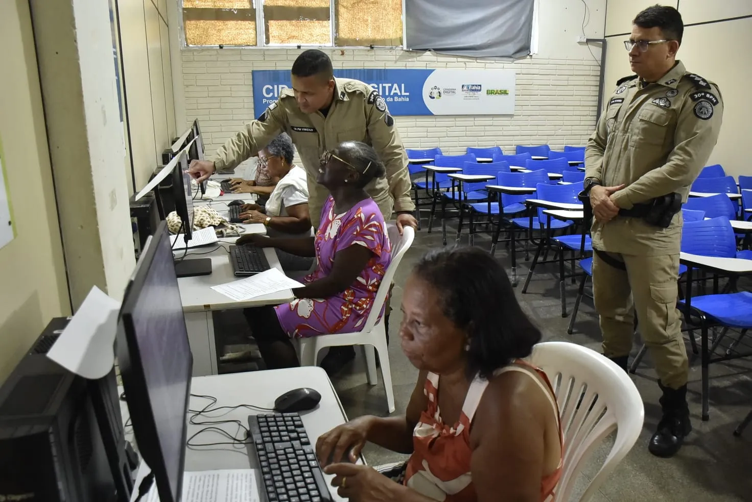 Imagem ilustrativa da imagem Projeto digital da PM deixa povo do Nordeste de Amaralina antenado