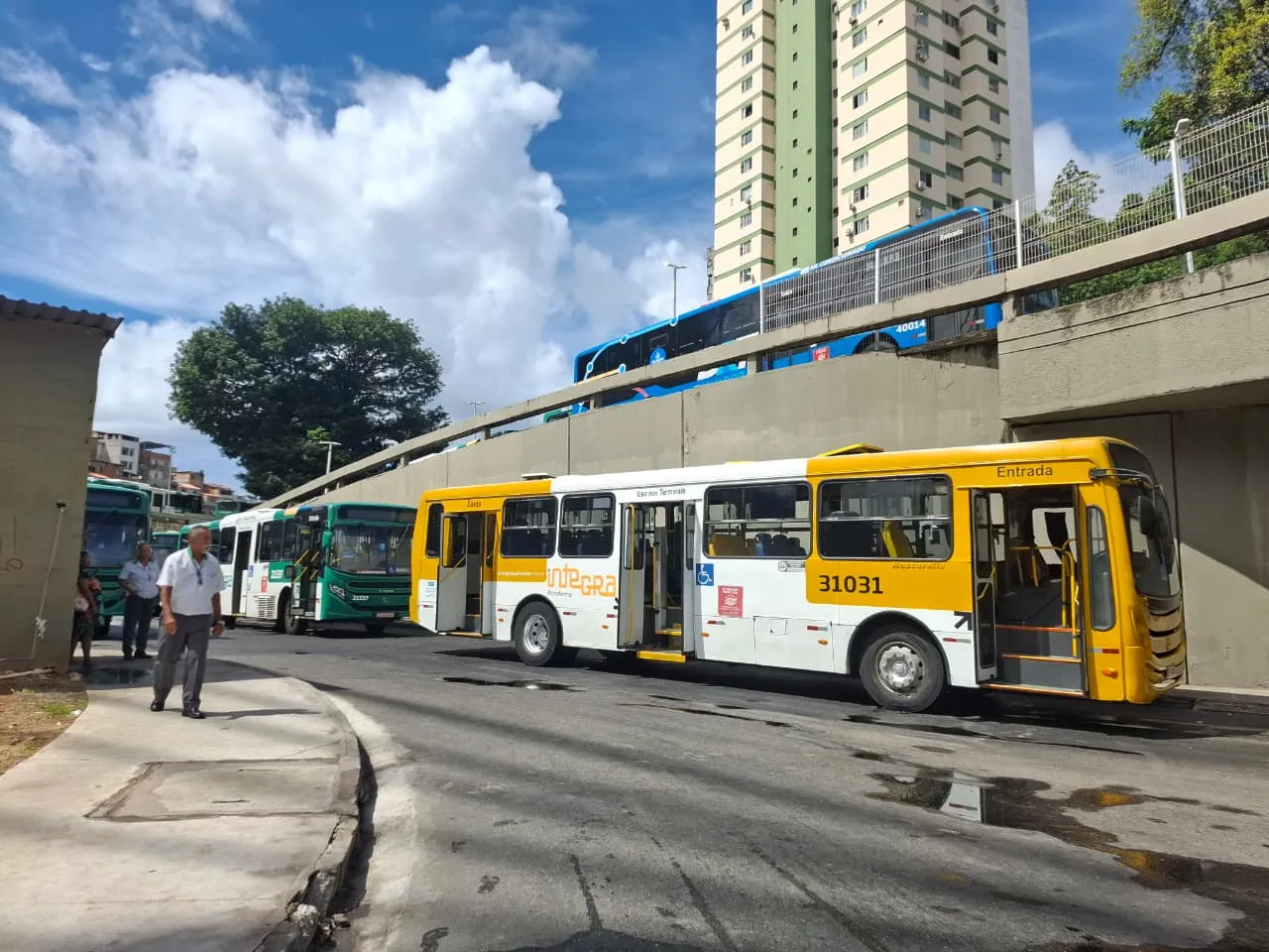 Ônibus pararam de circular na Estação da Lapa