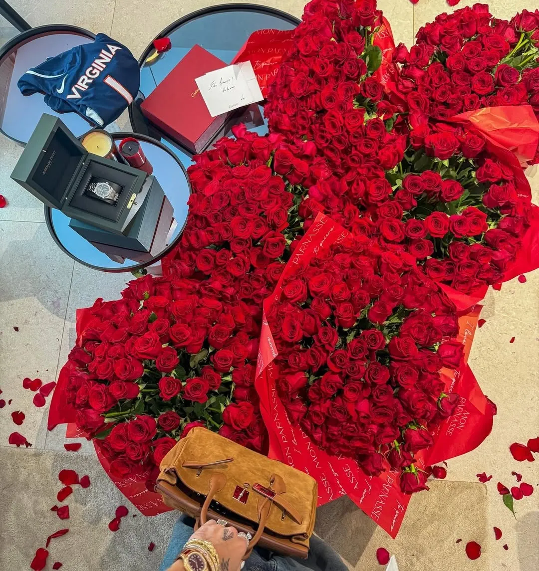 Imagem ilustrativa da imagem Saiba quanto custa relógio que Virgínia ganhou de Vini Jr.