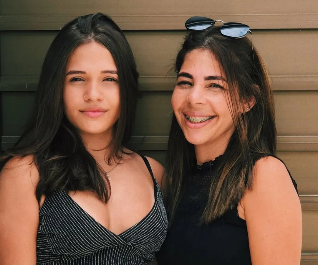 Clara ficou órfã cedo, após a mãe falecer vítima de um câncer