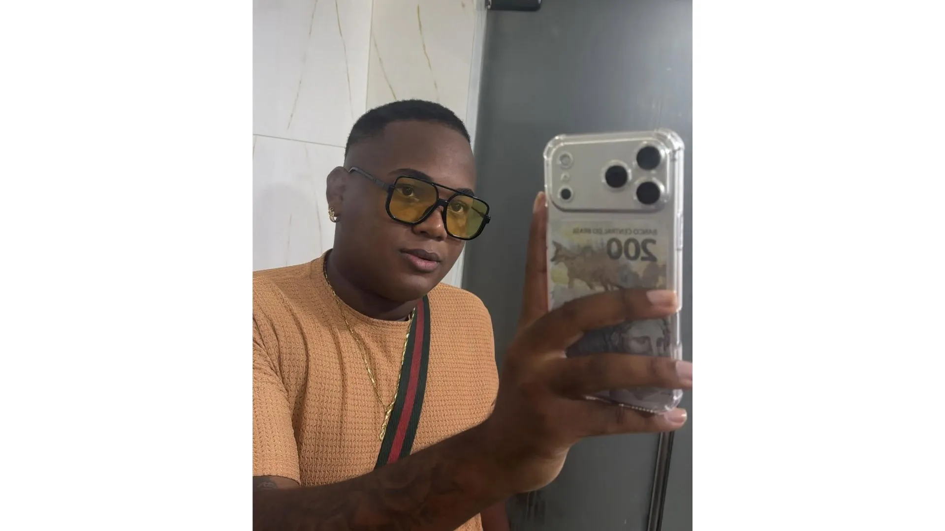 Eddy é tarólogo, pai e compartilha a rotina no Instagram