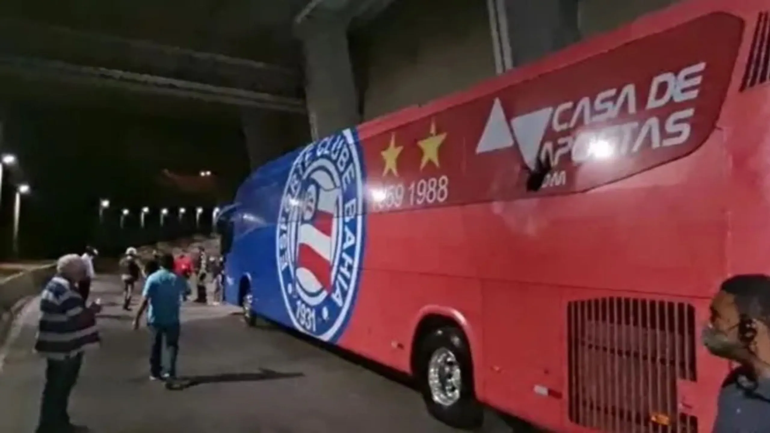 Ônibus do Bahia foi vítima de ataque a tiros