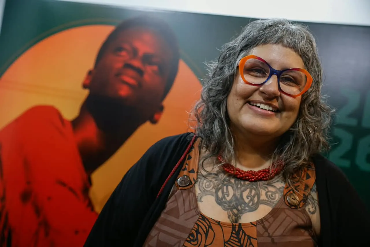 Na foto, Ana Camila Esteves, pesquisadora e curadora da mostra