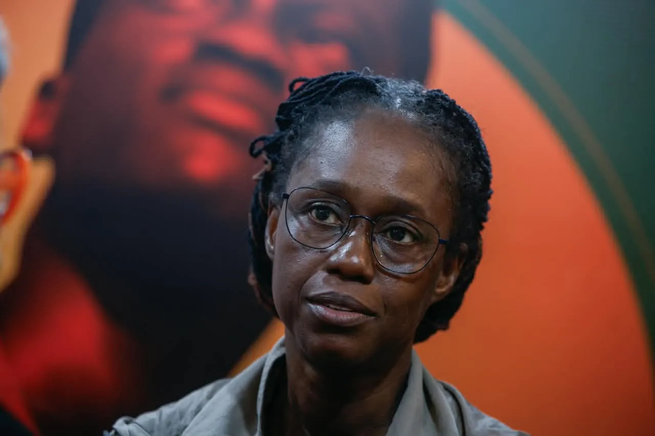 Na foto, Chloé Aïcha Boro, cineasta burkinabé convidada para a mostra