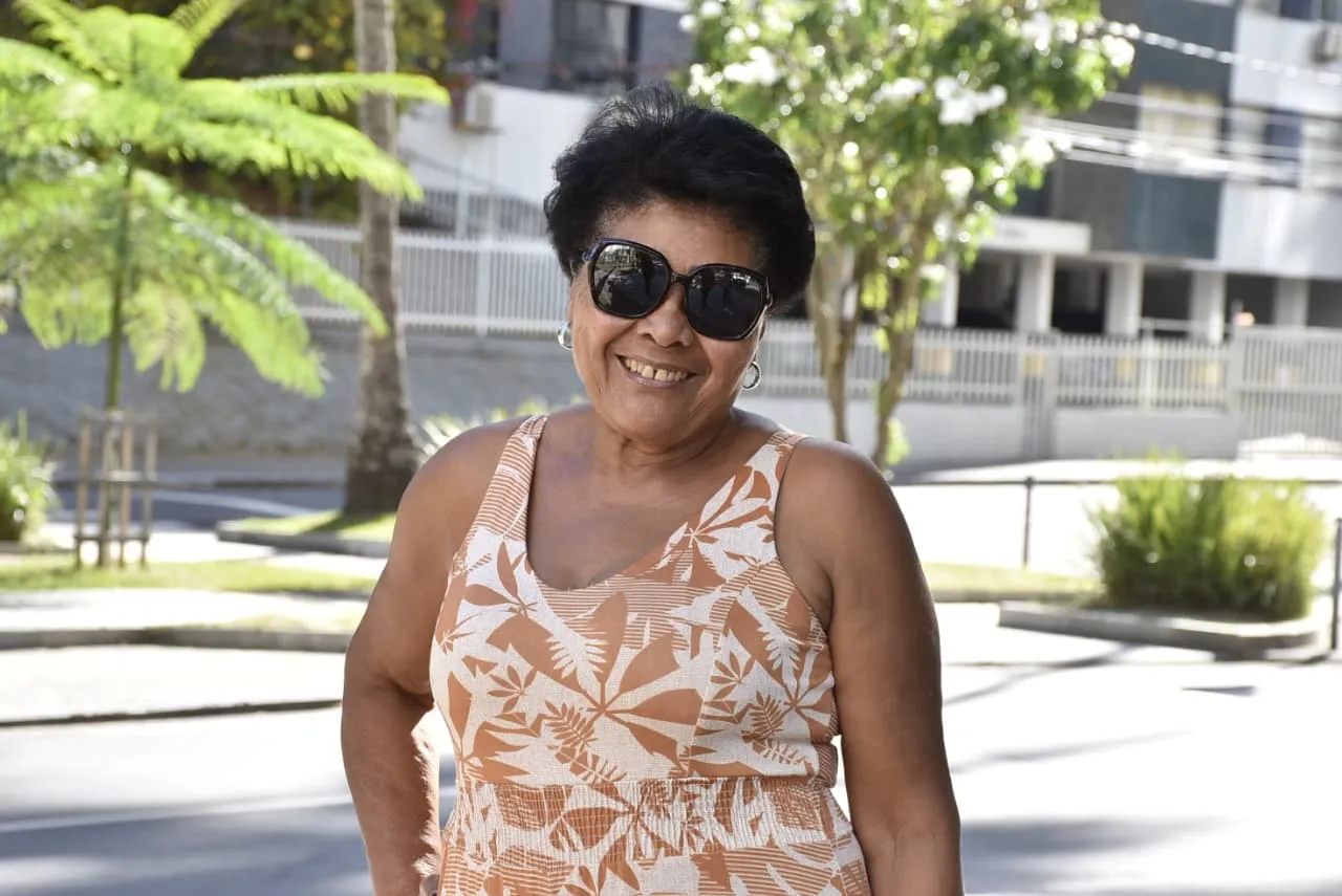 A cozinheira afirma ser inquieta, e que ideia de ficar em casa a deixa "louca."