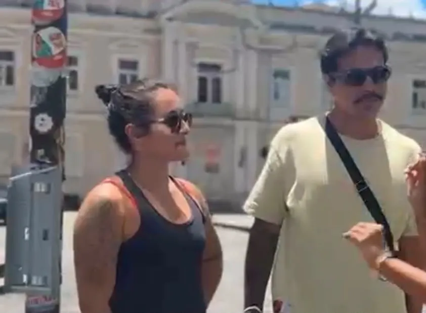 Matheus e Nicole abriram mão de votar para conhecer a cidade
