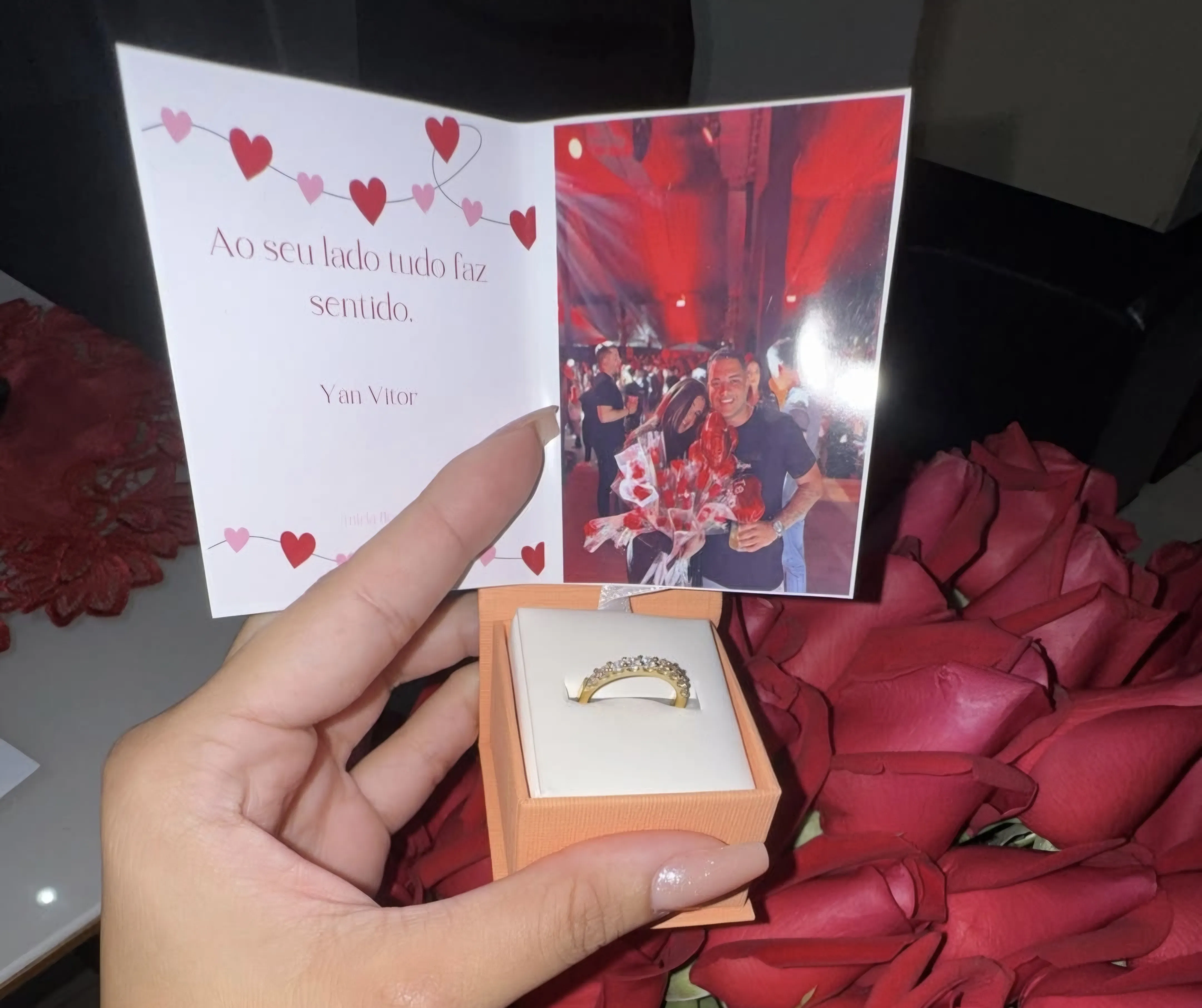 Imagem ilustrativa da imagem Vídeo: Camilinha é flagrada aos beijos com blogueiro pernambucano