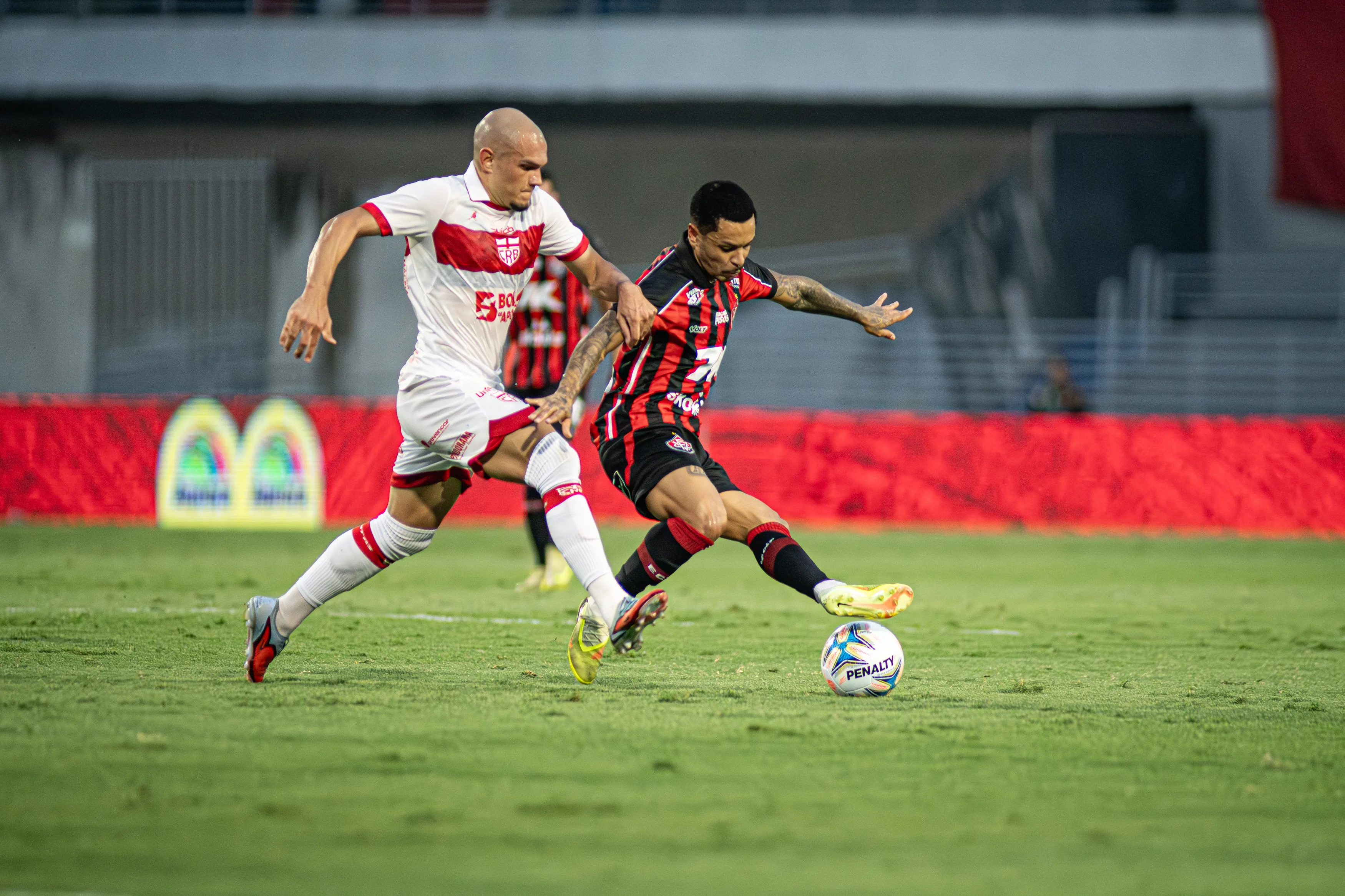 Matheuzinho quase deixou o dele