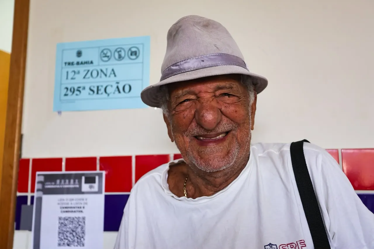 João Francisco Giffoni dos Santos, de 87 anos, faz questão de votar
