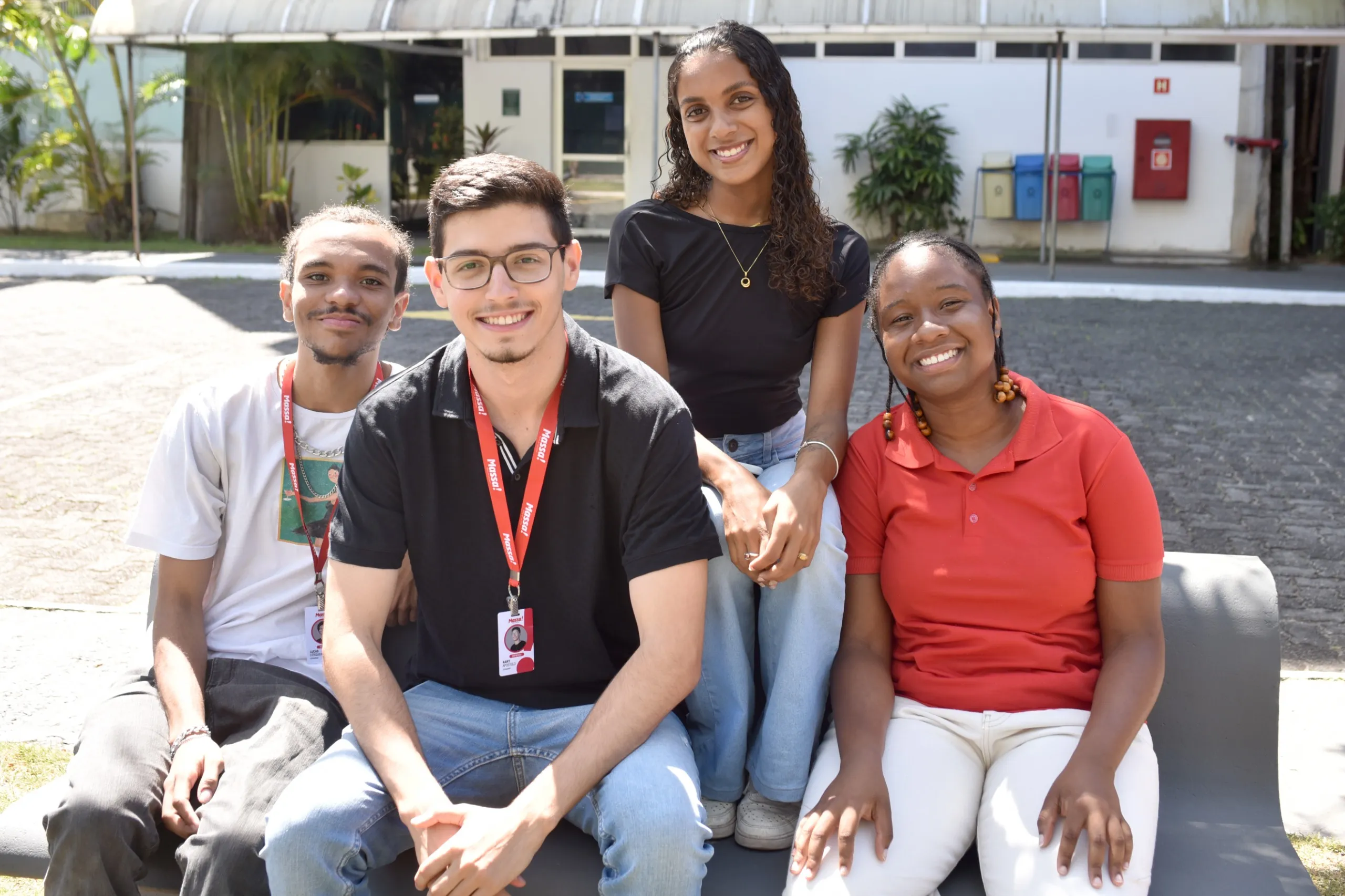 Estagiários do Núcleo MASSA!. Da esquerda para a direita: Lucas Santos, Kaiky Menezes, Laís Machado e Lorena Conceição.