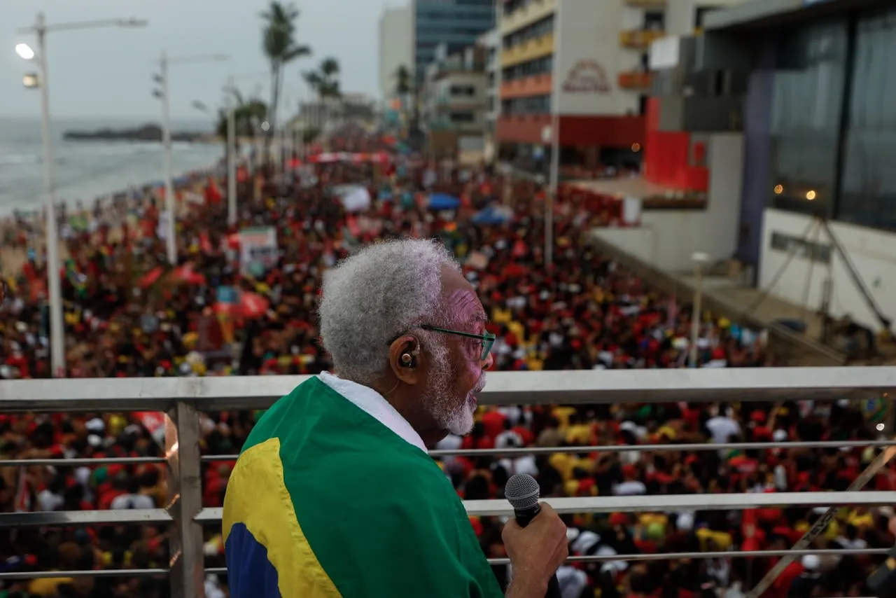 Cantor Gilberto Gil no Ato pela Democracia em Salvador