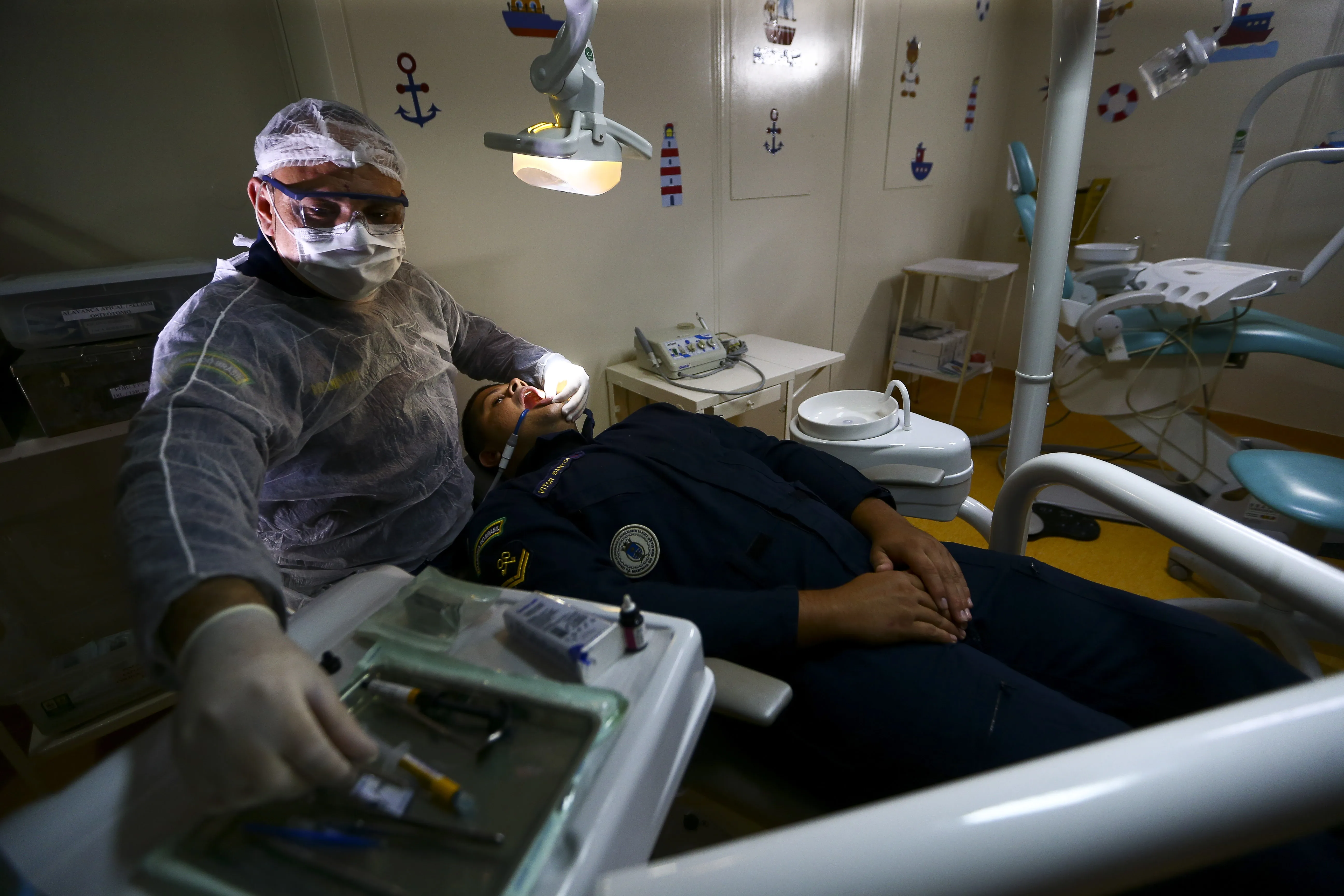 O tratamento para o bruxismo envolve fisioterapia, placa miorelaxante, oou flexível, além de toxina Botulínica (Botox)