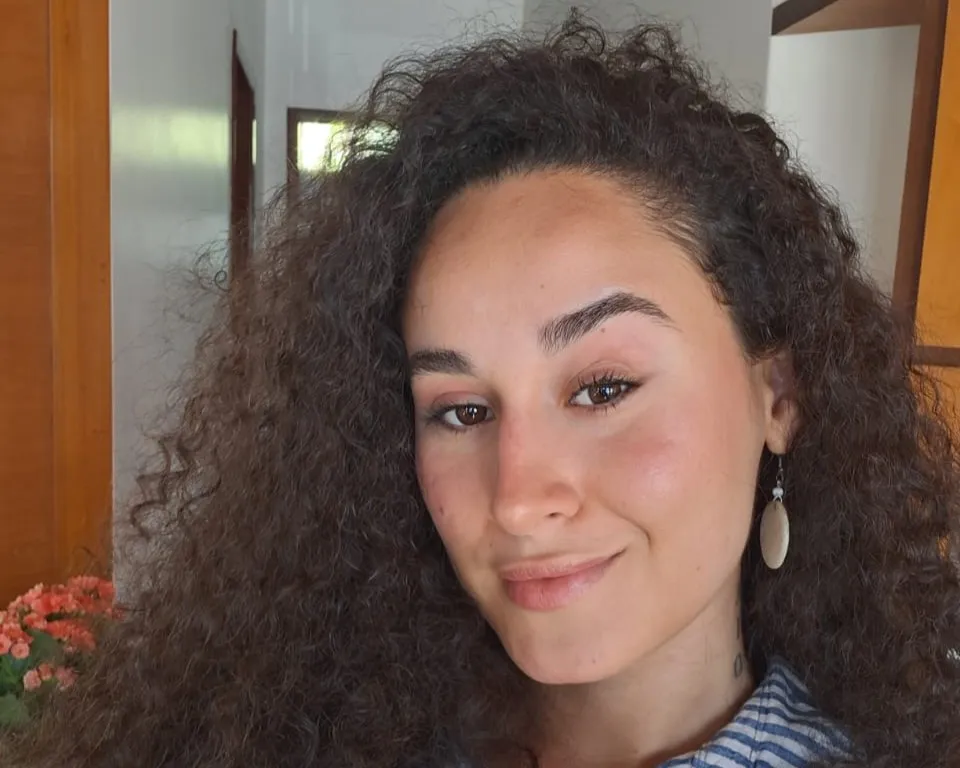 Na foto, Carla Lessa,  estudante de história