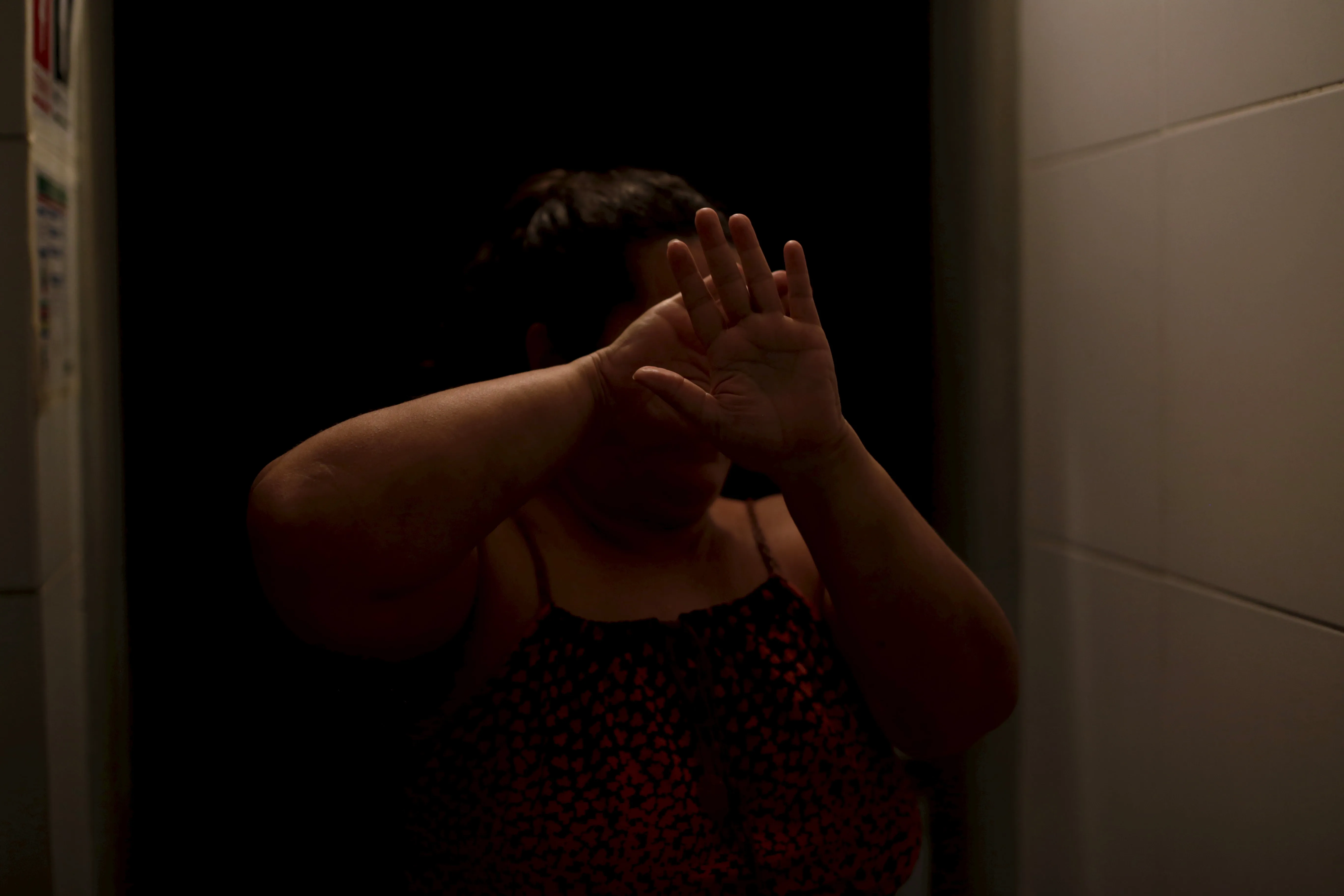 Diante da dúvida recorrente “Será que estou sofrendo violência?”, é importante entender que os sinais podem parecer confusos no início