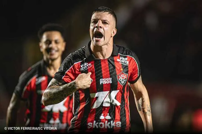 Renato Kayzer pelo Vitória