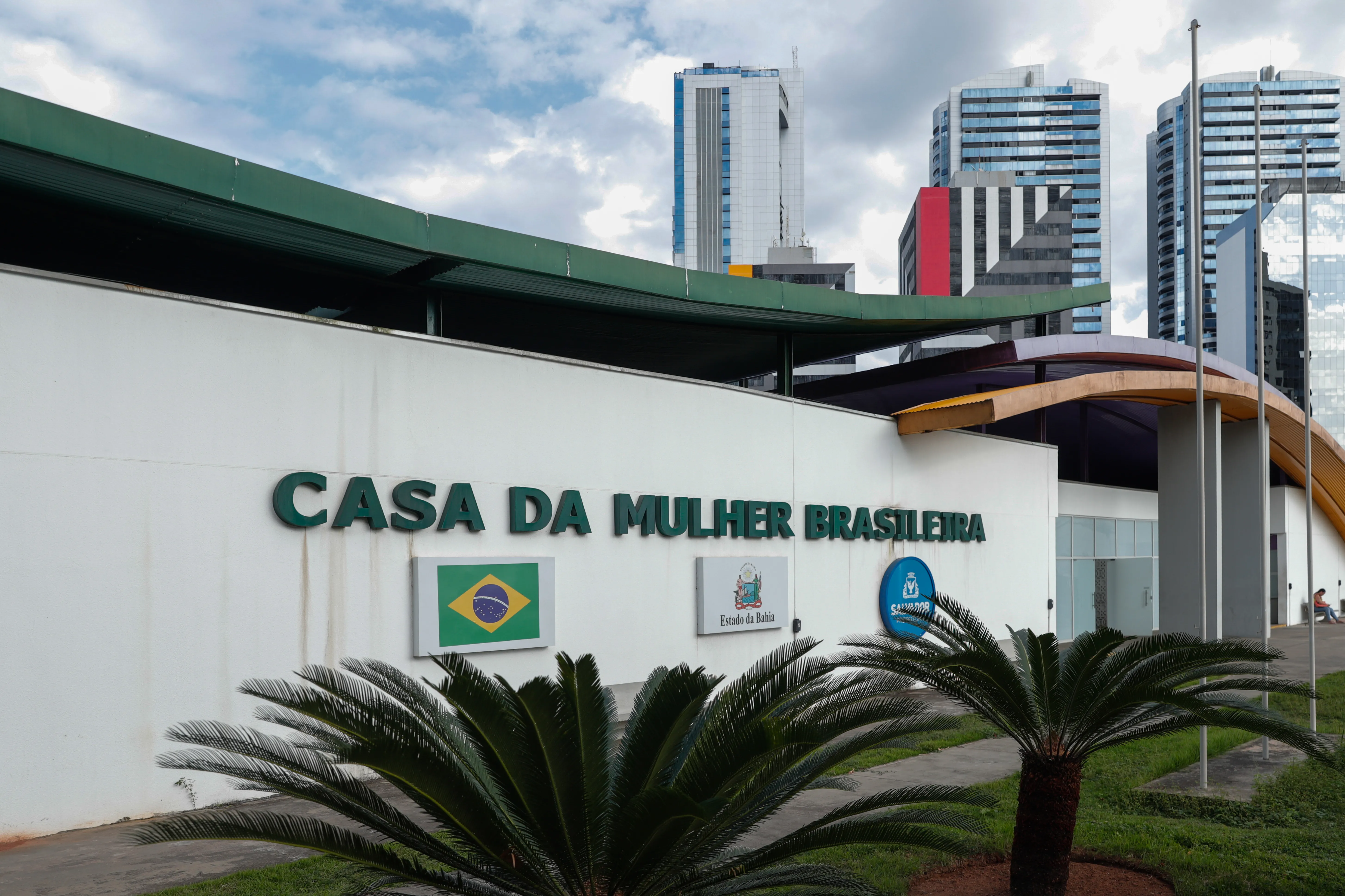 MASSA/SALVADOR/PORTAIS 
Violência contra mulher vai além da agressão física 
Na foto: Fachada da Casa da Mulher Brasileira 
Foto: Uendel Galter Ag. A TARDE
Repórter: Silvania Nascimento 
Data: 06/08/26