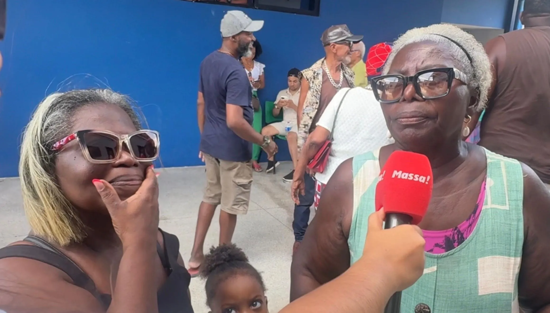 Filha, neta e Regina Maria, de 73 anos, presentes no Colégio