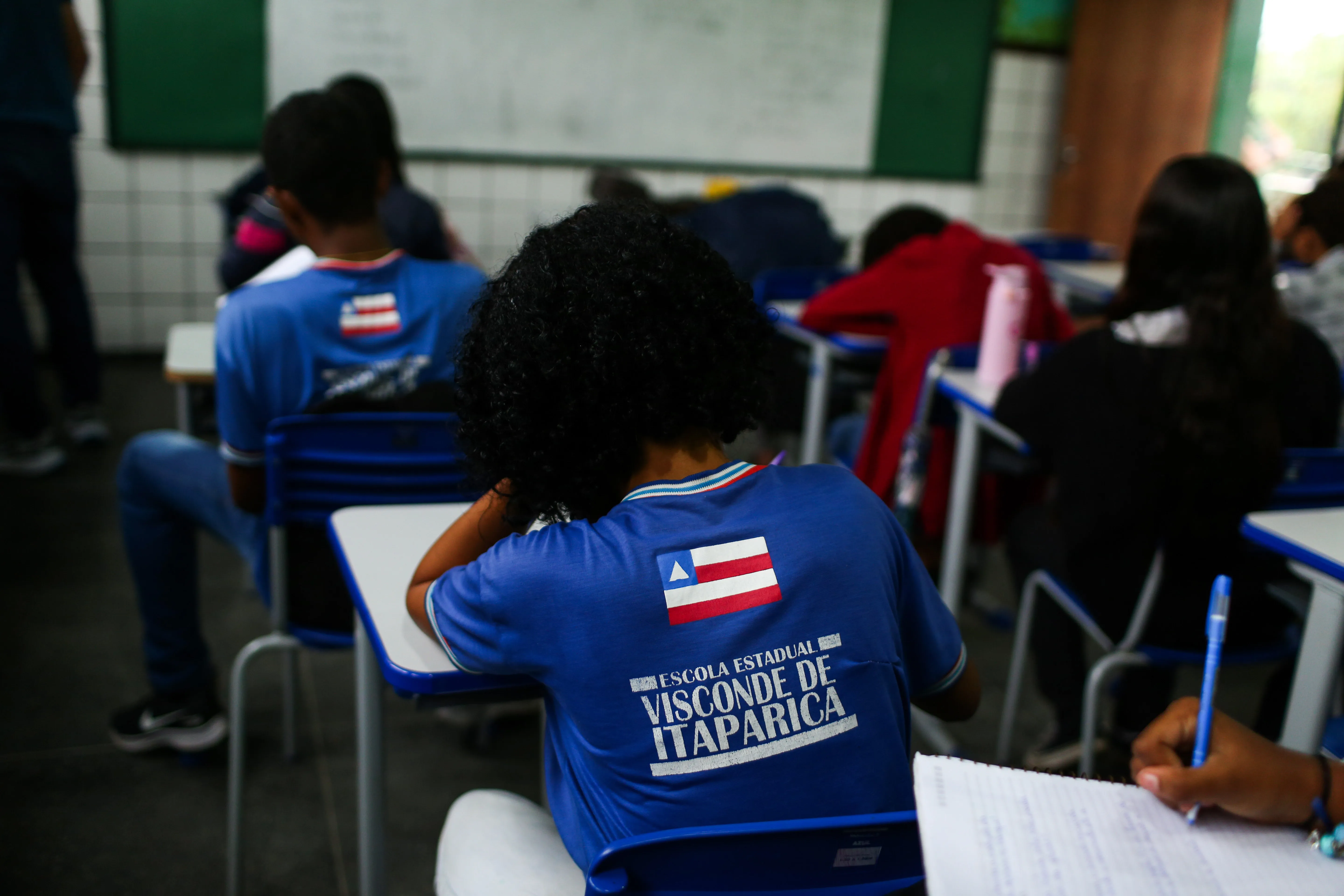 Alunos durante turno matutino em escola da Bahia