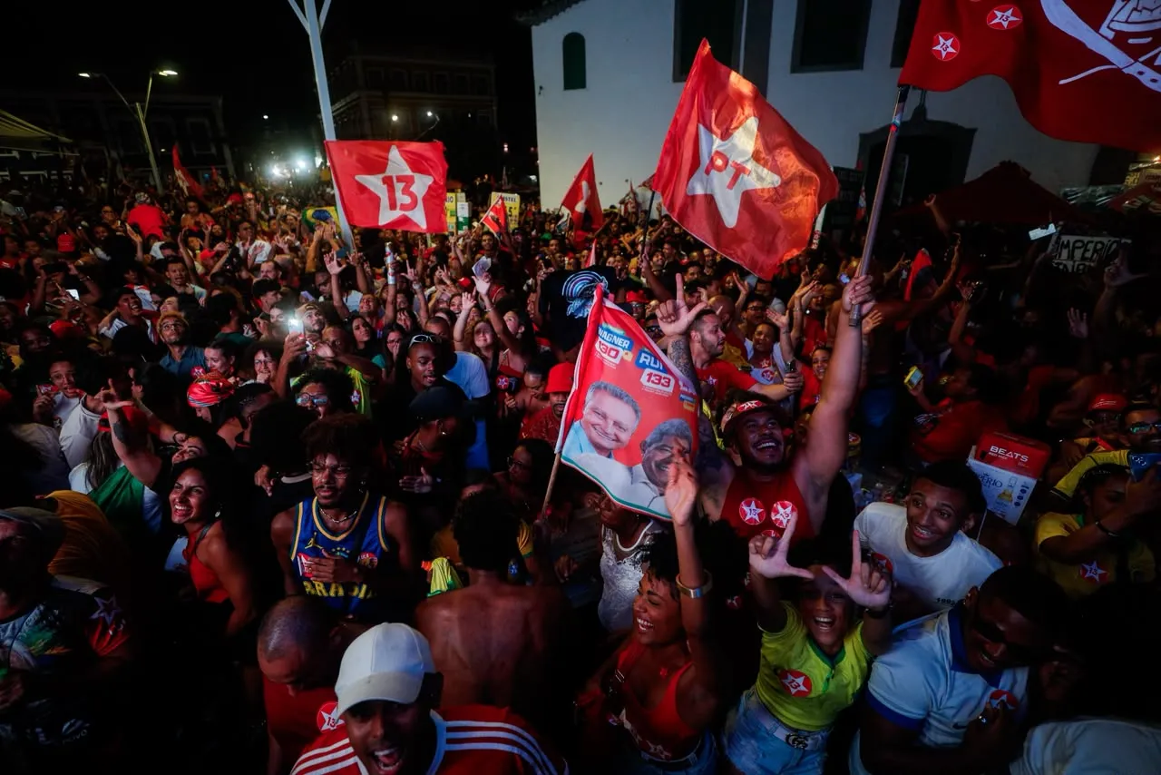 Festa dos baianos no Rio Vermelho começou antes do resultado das eleições por volta de 21h