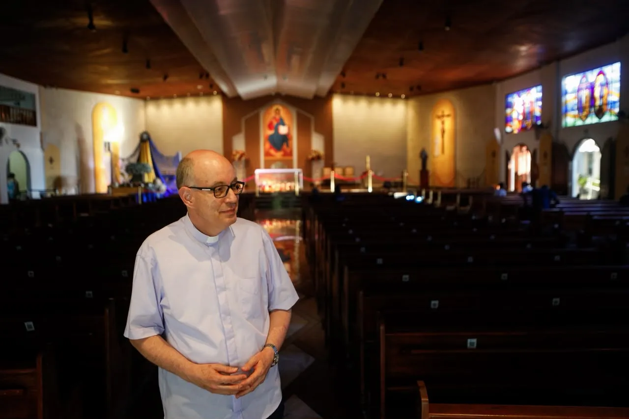 Na foto, Padre Jaime Rojas
