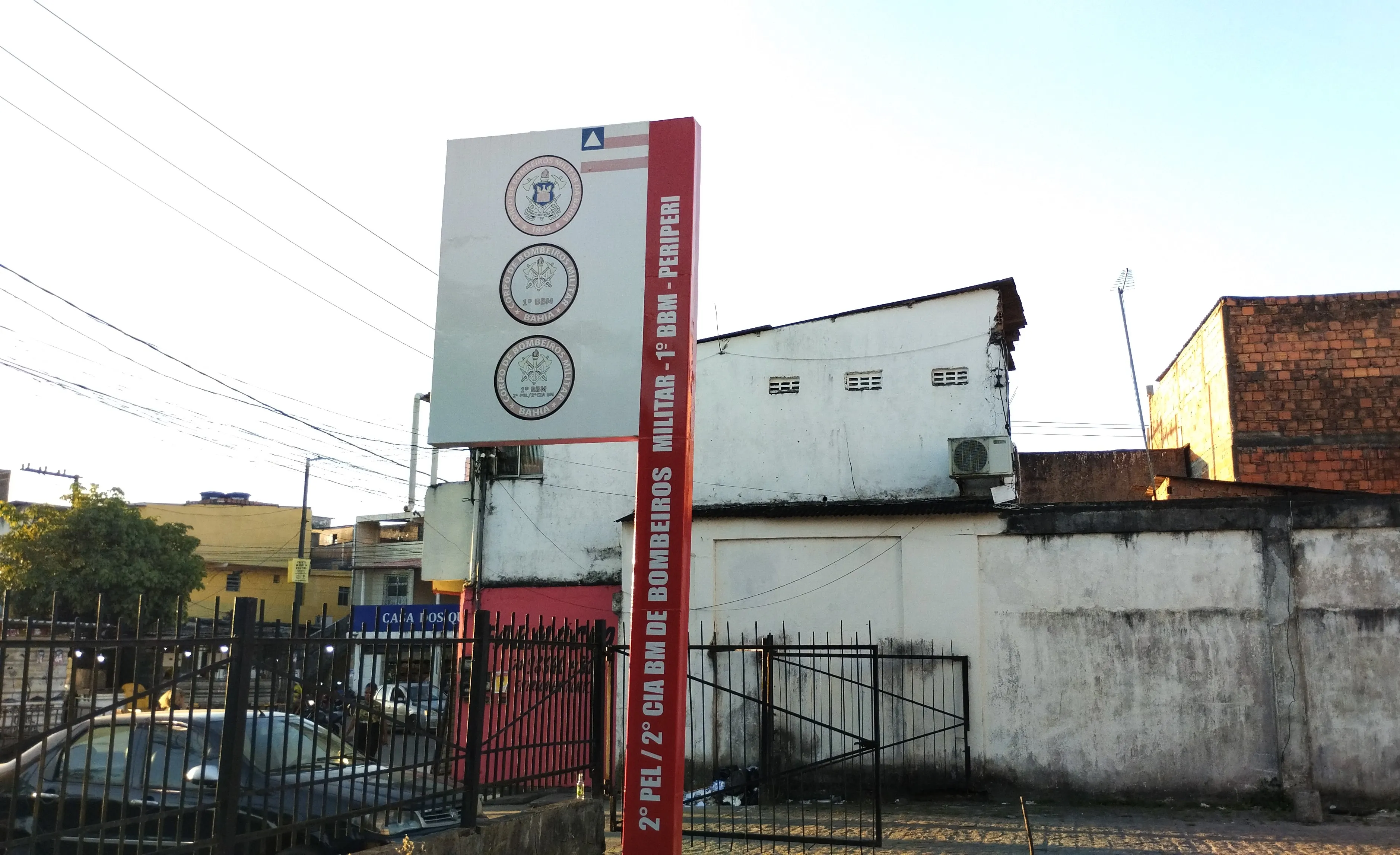 Placa de sinalização da DEAM de Periperi