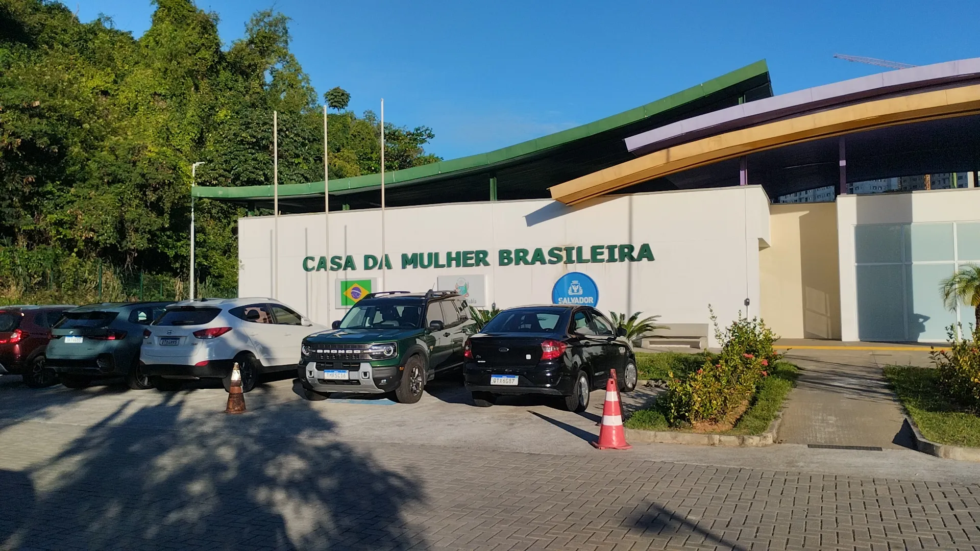Entrada da Casa da Mulher Brasileira, na AV. Tancredo Neves, em Salvador