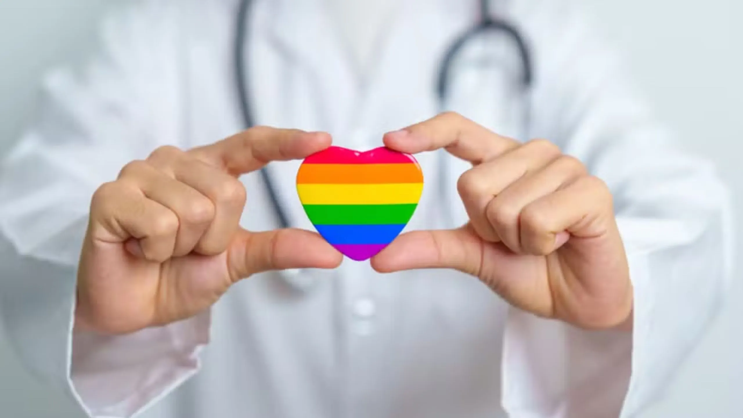 Pessoas trans falam sobre suas experiências na área de saúde