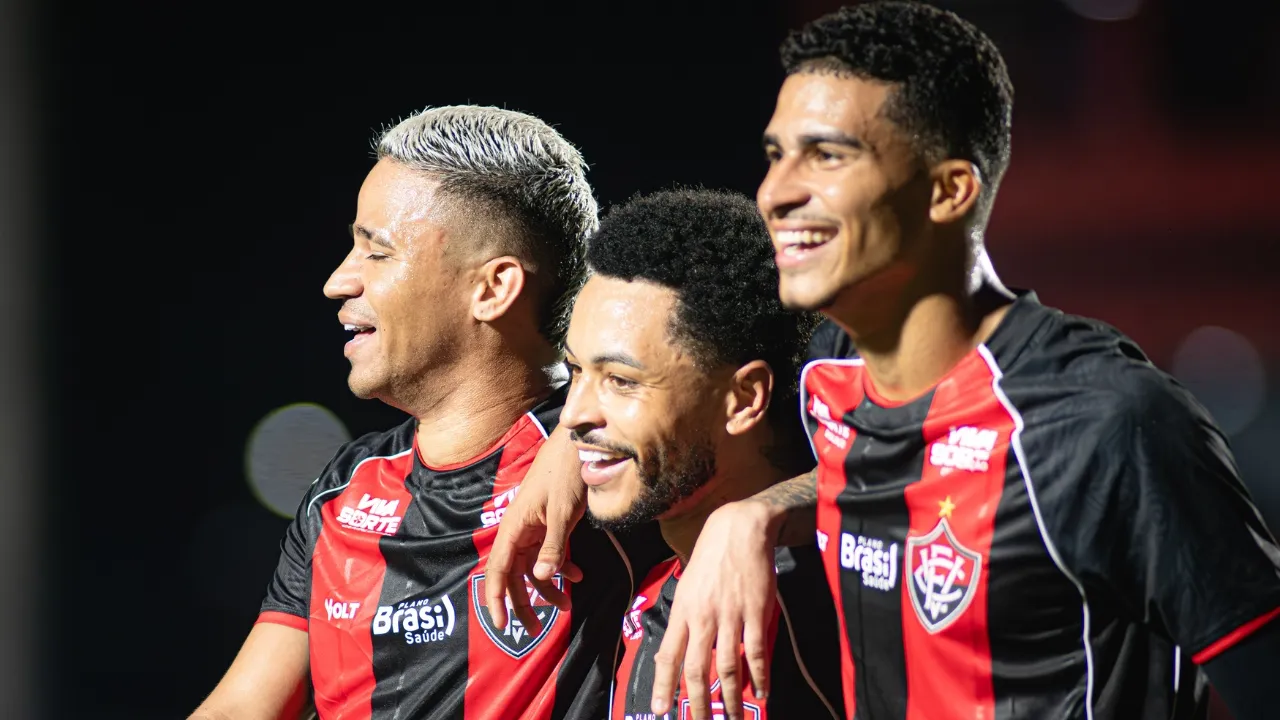 Pior visitante do Brasileirão, Vitória vai encarar o Corinthians na Neo Química Arena, que não vence há cinco jogos como mandante