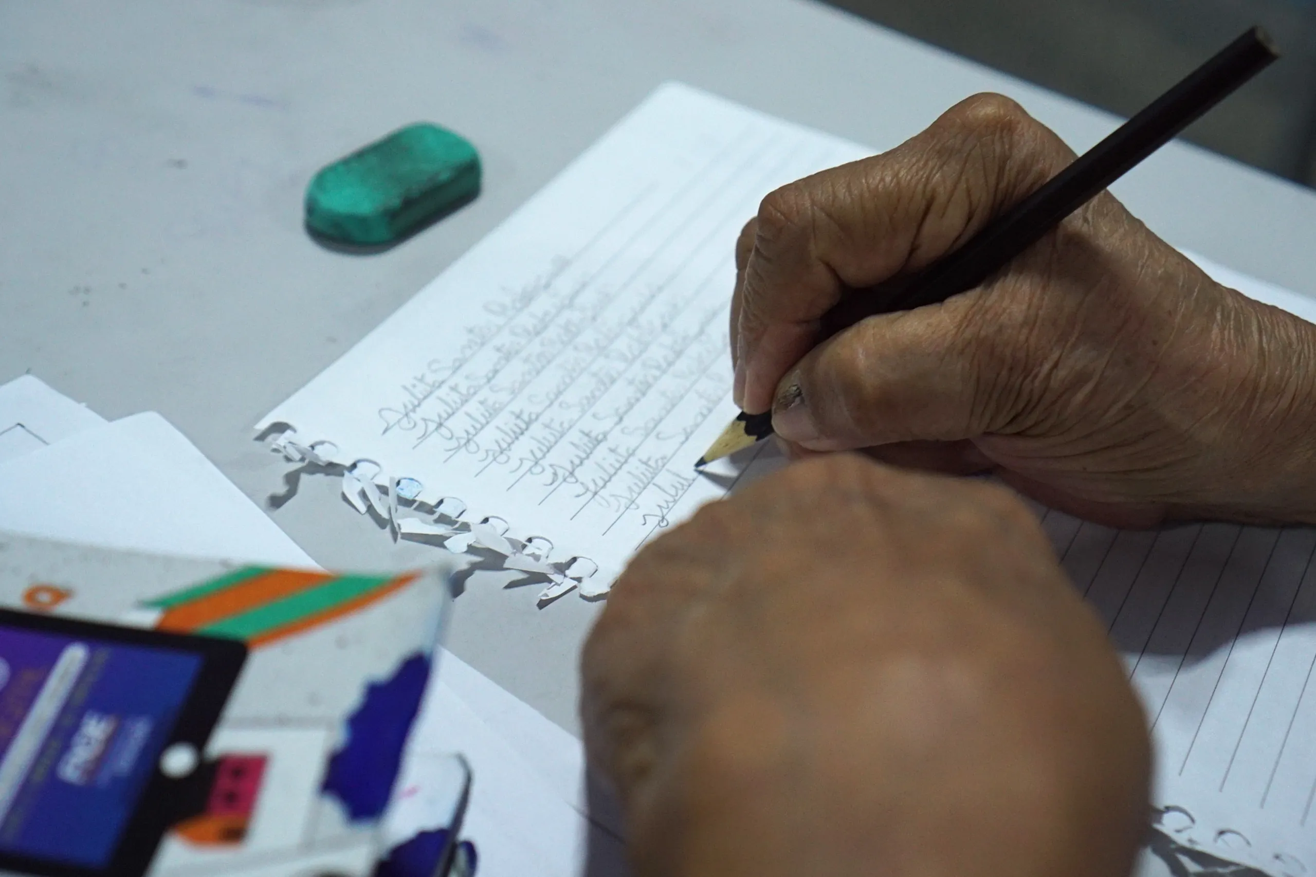 Uma das alunas mais antigas que a professora Namara teve, foi uma senhora de 80 anos