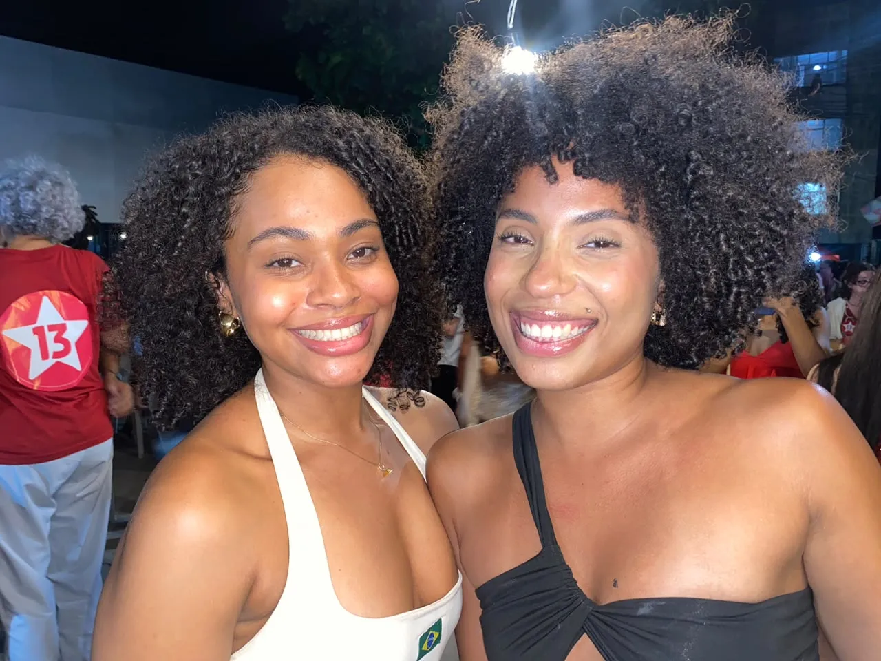 Da esquerda pra direita, Geovana e Marília