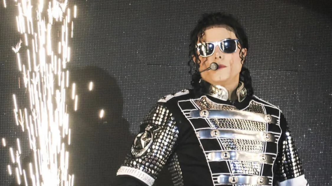 Rodrigo Teaser se apresenta na noite deste domingo (25) em Salvador