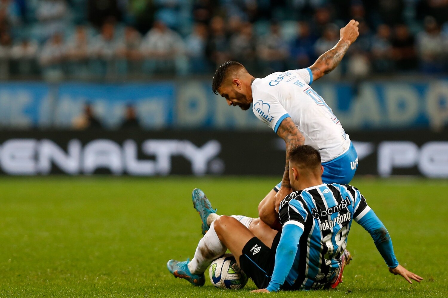 Jogo entre Grêmio e Bahia, pela Copa do Brasil, atrasa em 1h por ciclone  extratropical