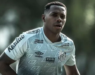 Antes de saber da data do julgamento, Robinho compareceu ao CT do Santos