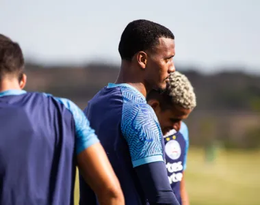 Elenco do Esquadrão em treino na Cidade Tricolor